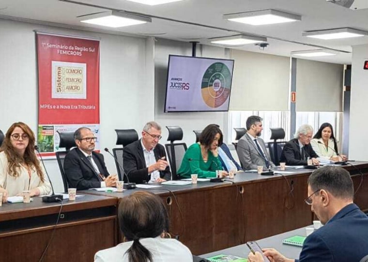 Seminário da Femicro-RS destacou necessidade de união das entidades contábeis, empresariais e do setor público para garantir que os pequenos negócios atravessem a transição tributária sem prejuízos