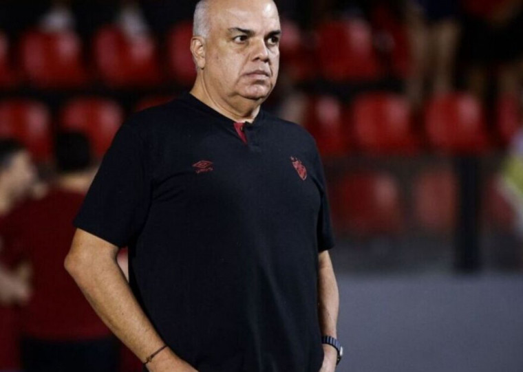 Dirigente informou ao conselho deliberativo que deixa o clube no próximo dia 12
