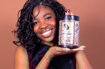 Elisa Mateus, angolana e sócia proprietária da marca, que opera desde 2007 em Porto Alegre