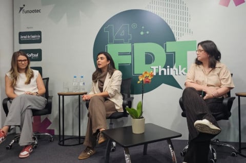 As painelistas Helena Kich, COO da Perestroika, e Andressa Brum Merolillo, CEO da Happy House, participaram do painel mediado por Isadora Jacoby