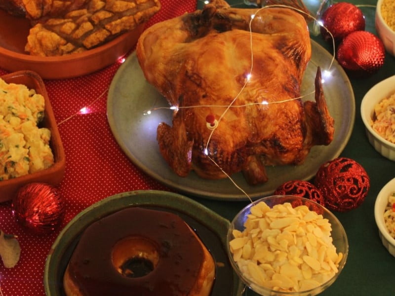 A Rotisseria, conhecida pelos frangos assados, terá um cardápio de ceia<br />Foto: Rotisseria/Divulgação/JC