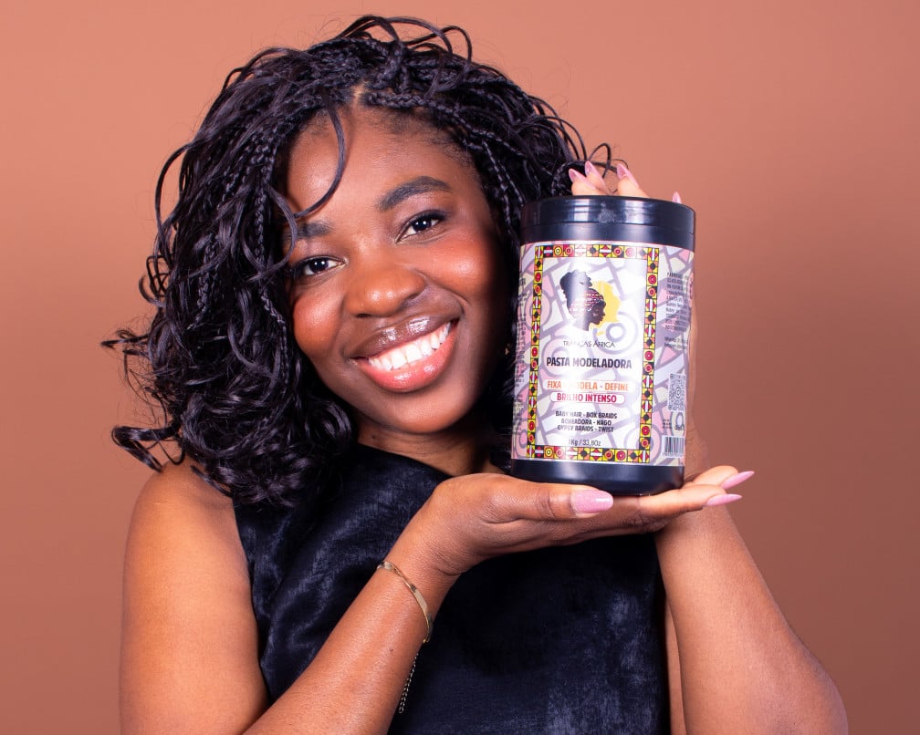 Com entrega para todo Brasil, salão de beleza de Porto Alegre lança linha de cosméticos focada em cabelos afro