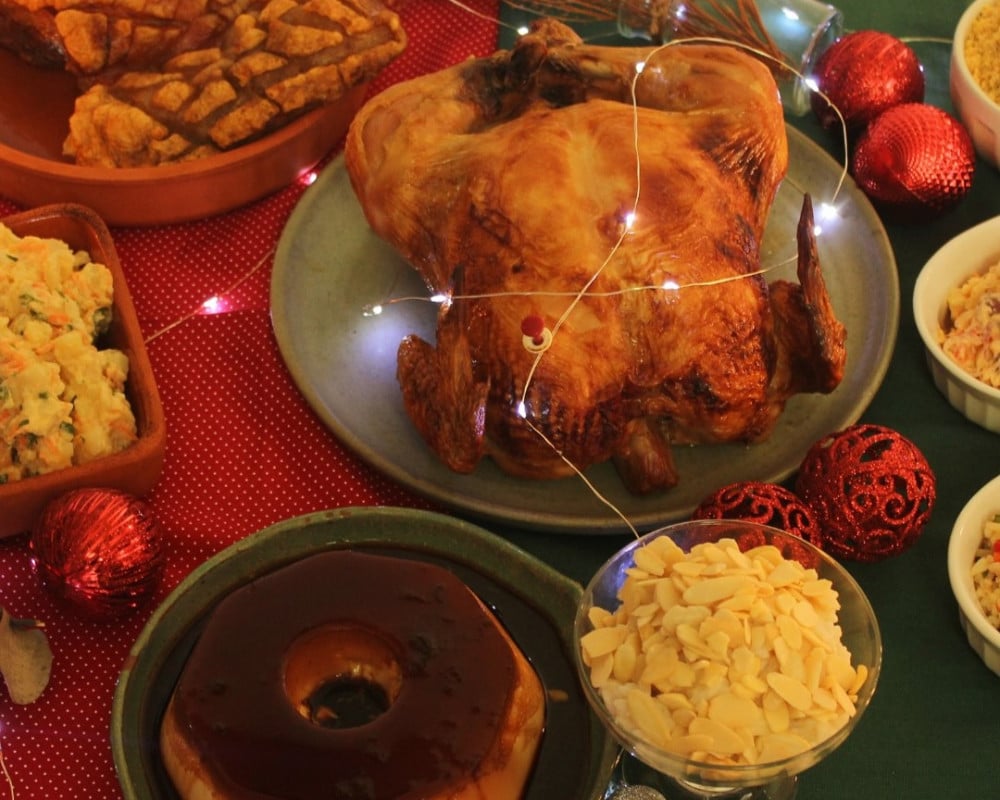 A Rotisseria, conhecida pelos frangos assados, terá um cardápio de ceia | Rotisseria/Divulgação/JC