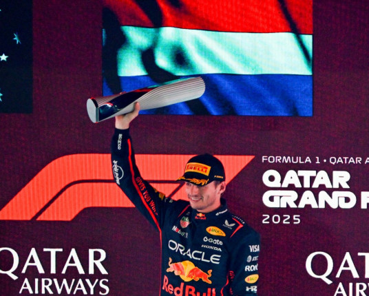 Verstappen celebra estratégia perfeita e promete lutar pelo título da F-1 'até o fim'