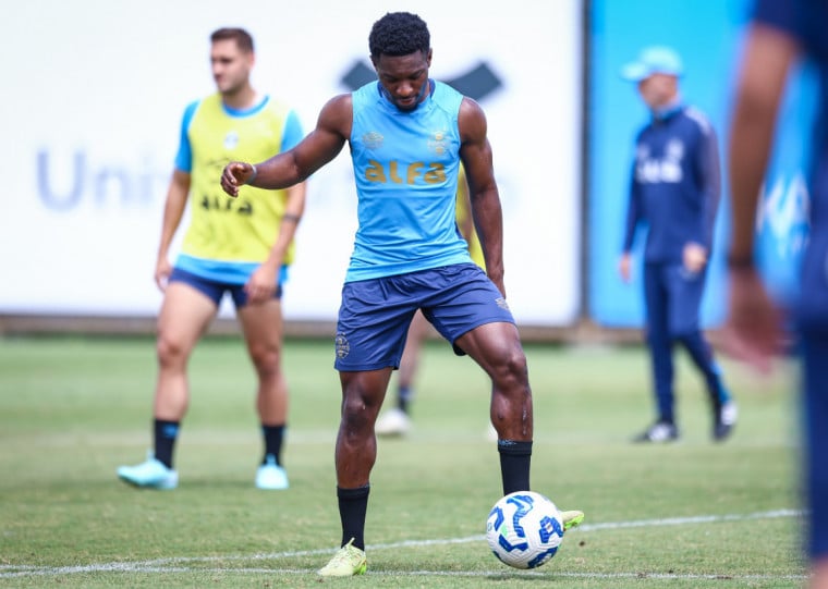 Atacante Amuzu está suspenso e não enfrenta o Fluminense na próxima terça-feira (2)