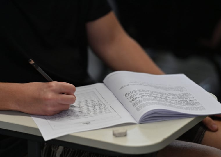 O segundo dia de vestibular teve a redação entre as provas