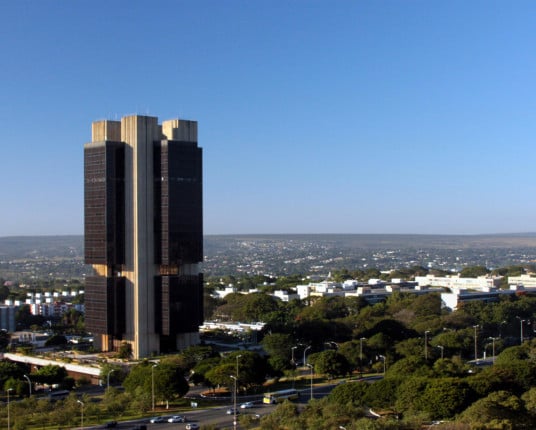 Após crise, ministro do TCU deve dar parecer favorável ao BC no caso Master