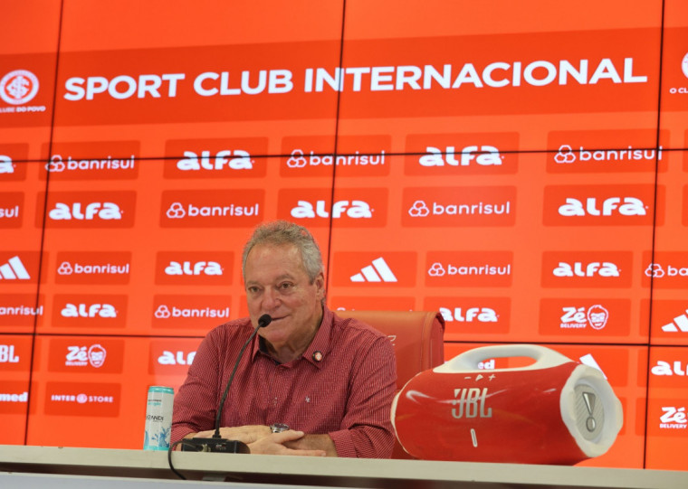 Aos 73 anos, Abel Braga foi oficialmente apresentado como técnico colorado