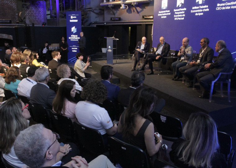 Evento foi realizado nesta terça-feira no Instituto Caldeira e contou com especialistas em economia e finanças