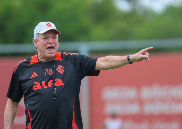 Sob o comando de Abelão, clube basca busca os três pontos na Vila Belmiro