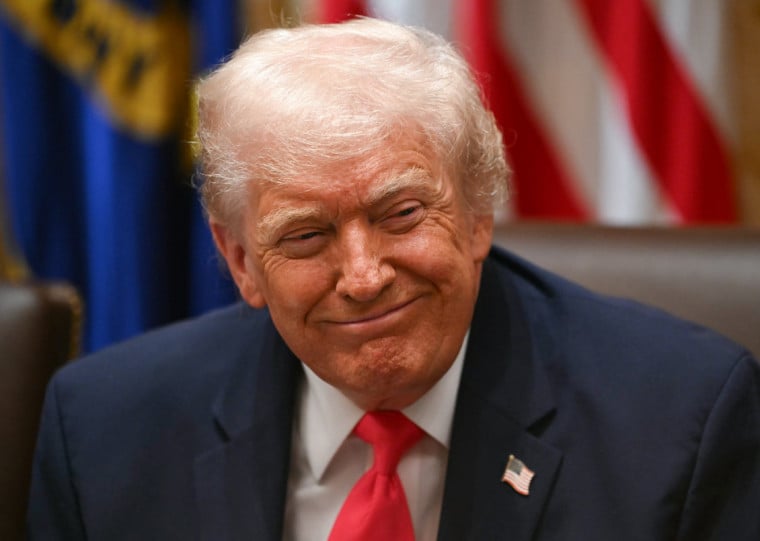 Ao ser questionado se descartaria reduzir tarifas em mais produtos, Trump não descarta a ideia