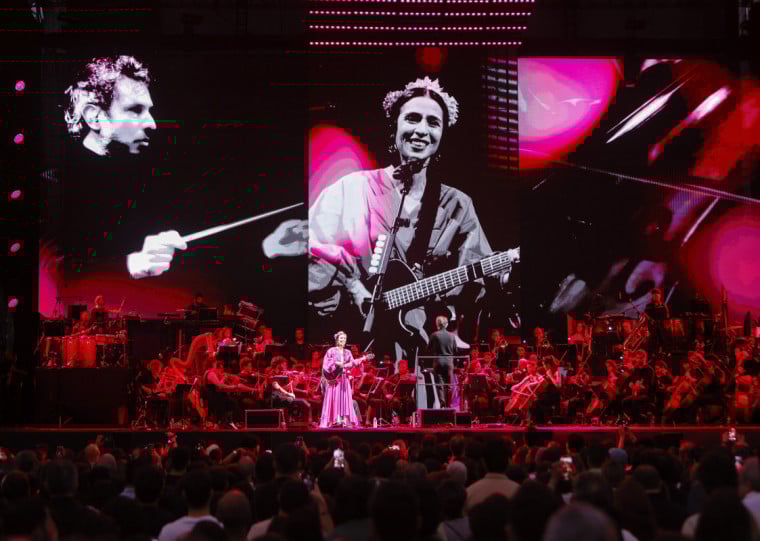 Marisa Monte encerra no Parque Harmonia, em Porto Alegre a turnê Phonica, que dá nova dimensão aos clássicos do repertório da cantora com arranjos de cordas e metais
