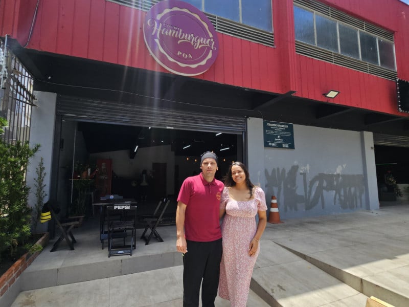 Rafael e Jéssica Telles são os empreendedores à frente do negócio<br />Foto: JÚLIA FERNANDES/ESPECIAL/JC