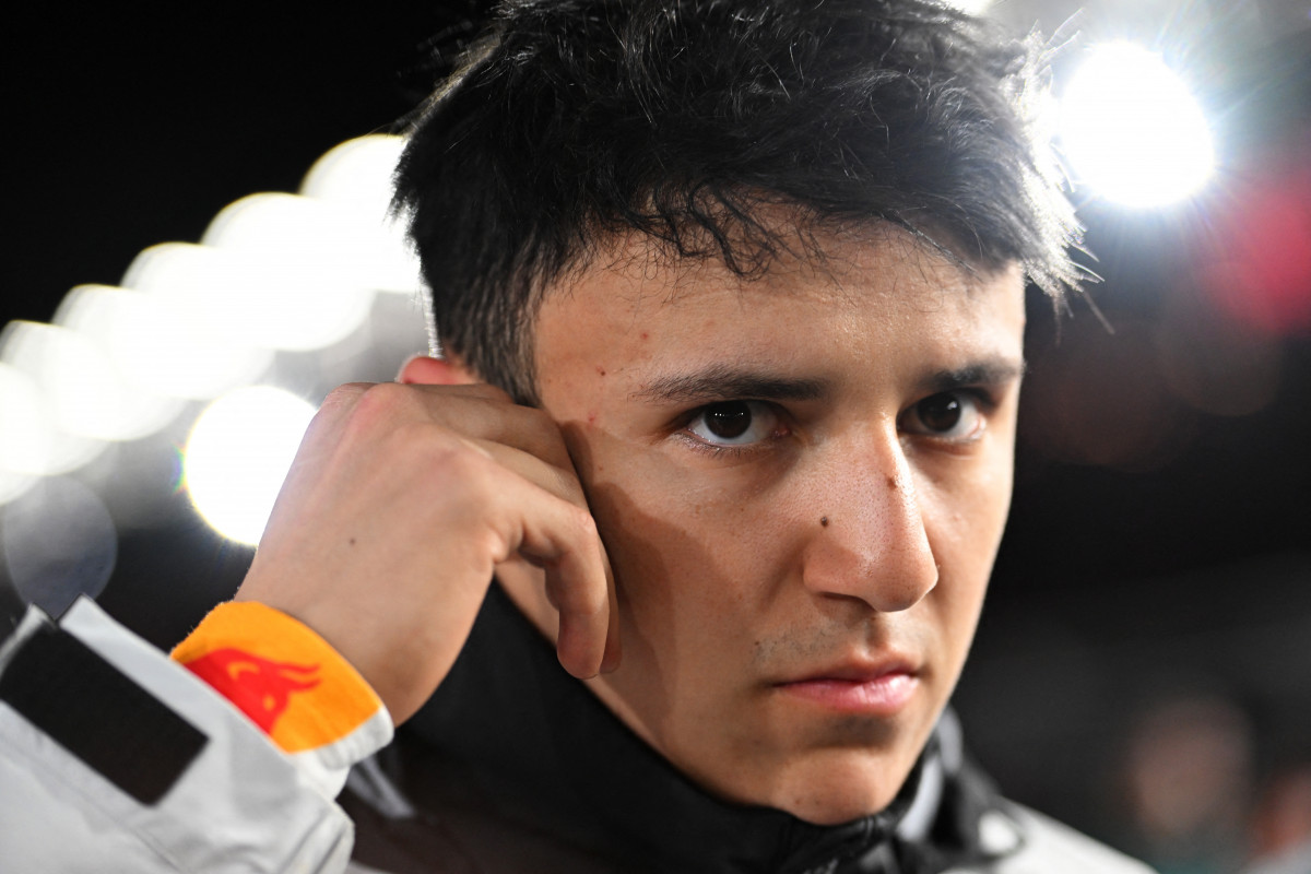 Hadjar vai ser companheiro de Verstappen na Red Bull e RB anuncia novato Arvid Lindblad na F-1