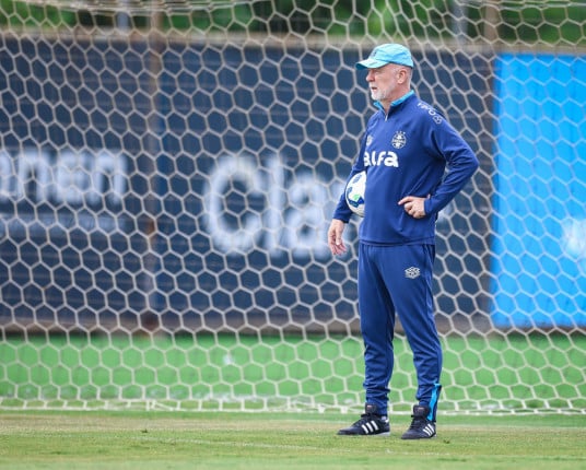 Com a vida praticamente decidida no Brasileirão, Grêmio vira as atenções para 2026