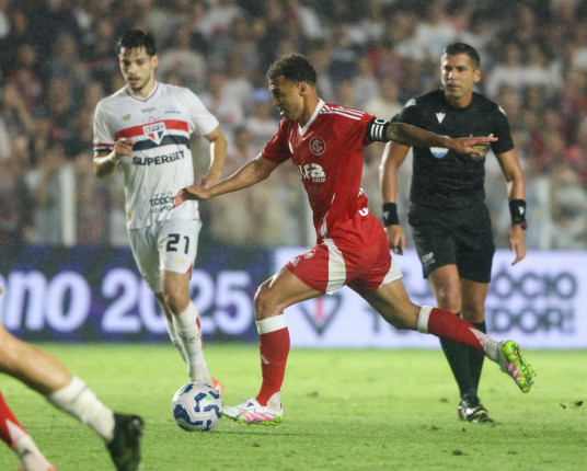 Inter perde para o São Paulo, afunda no Z-4 e não depende mais de si para permanecer na Série A