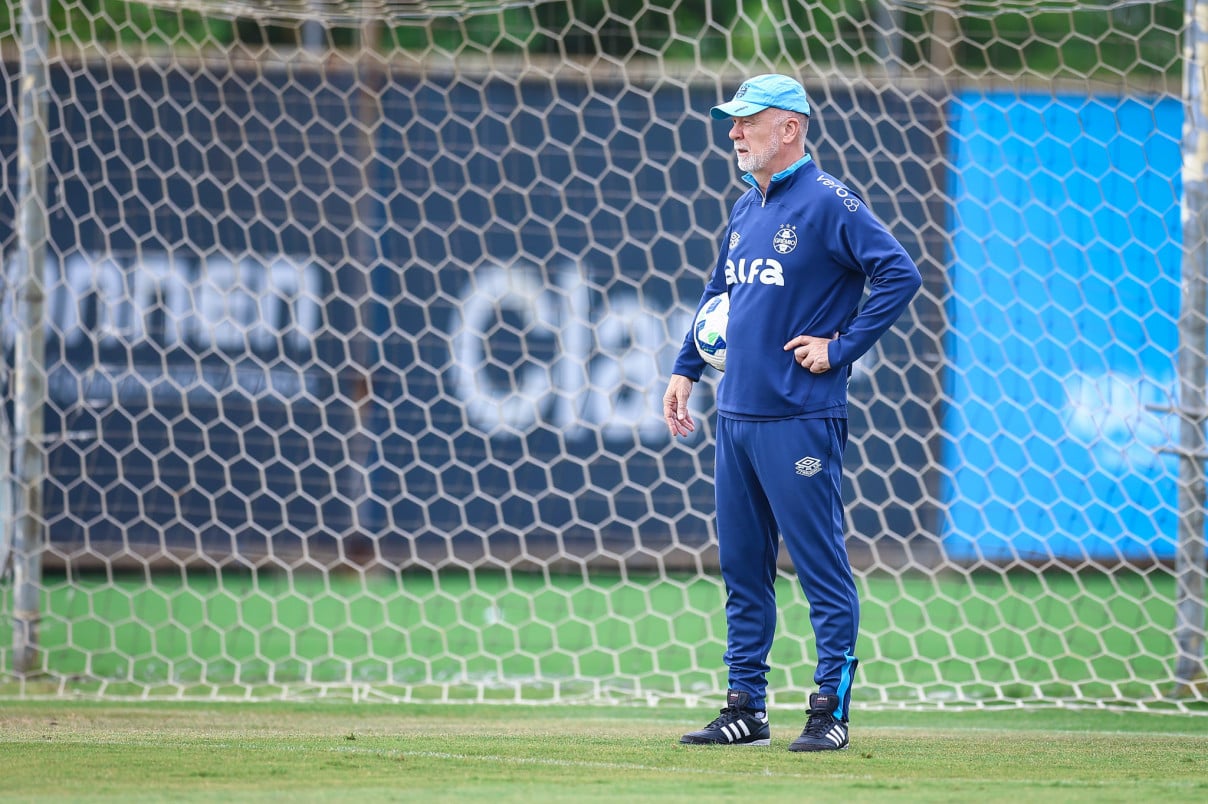 Com a vida decidida no Brasileirão, Grêmio vira as atenções para 2026