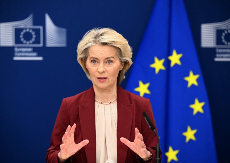 Ursula Von der Leyen, presidente da UE, diz que resposta da Europa será inabalável, unida e proporcional