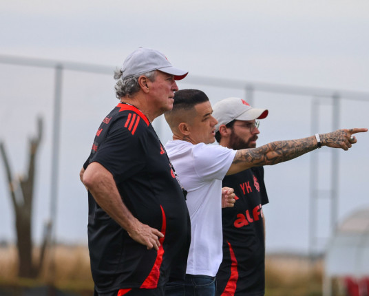 Por um milagre, Inter enfrenta o Bragantino no último ato para seguir na Série A