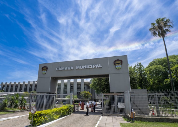 Dez vereadores da base aliada de Melo manifestaram voto contrário à proposta