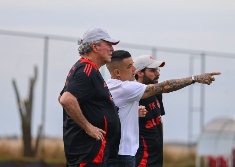 Time de Abel Braga precisa vencer os paulistas neste domingo