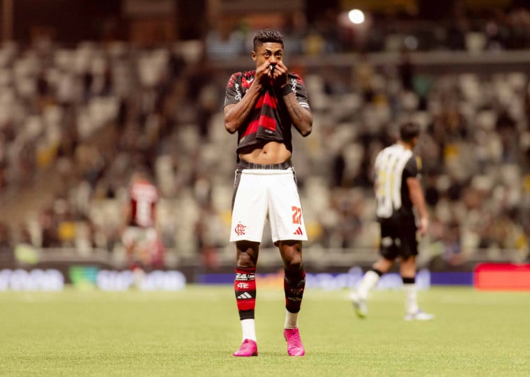 Jogador do Flamengo agora responde por fraude esportiva e estelionato