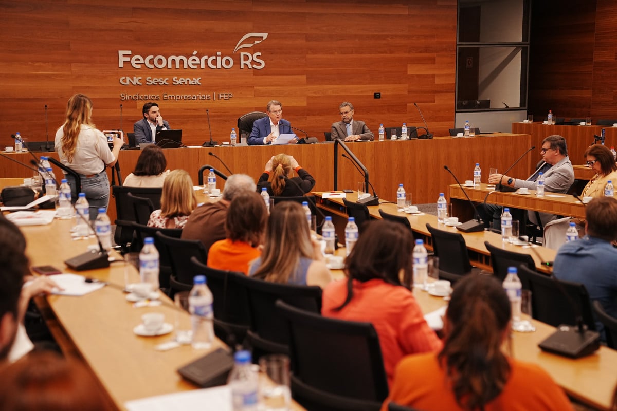 Fecomércio-RS aponta PIB mais fraco e gastos públicos sem limites em 2026