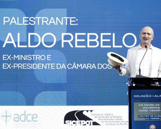 Brasil vive uma insegurança jurídica e institucional, diz Aldo Rebelo
