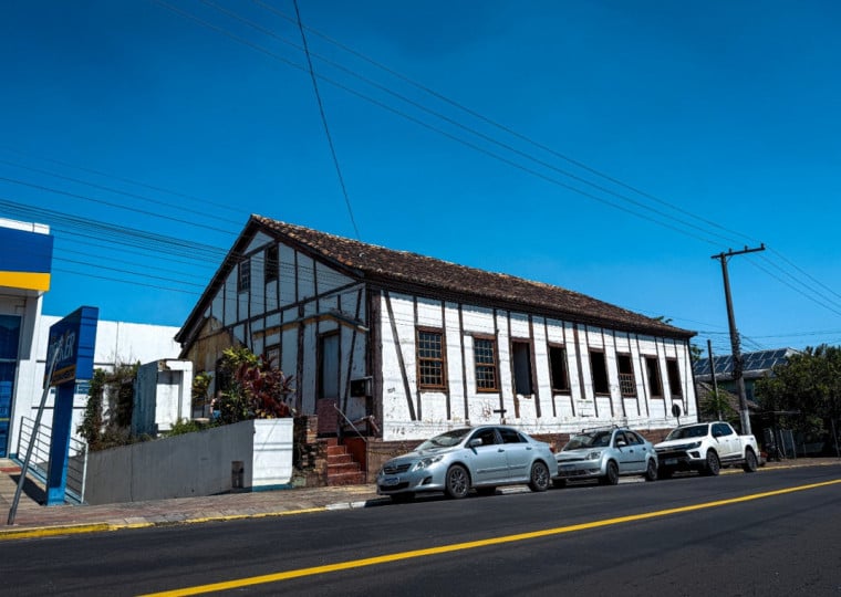 Salão Höller é considerado uma das maiores edificações no estilo enxaimel do Rio Grande do Sul, com 800 metros quadrados