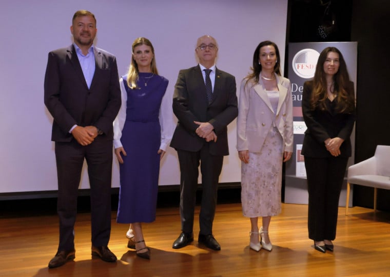 Mariana Porto Koch (segunda da esquerda para o centro) assume a presidência