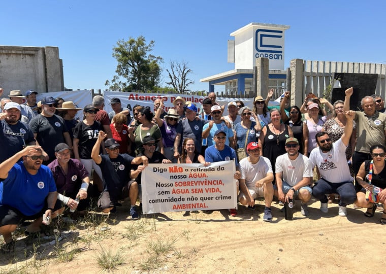 Manifestantes de Viamão e Alvorada pediram a retomada da construção da Estação de Tratamento de Água Itapuã e criticaram a Aegea