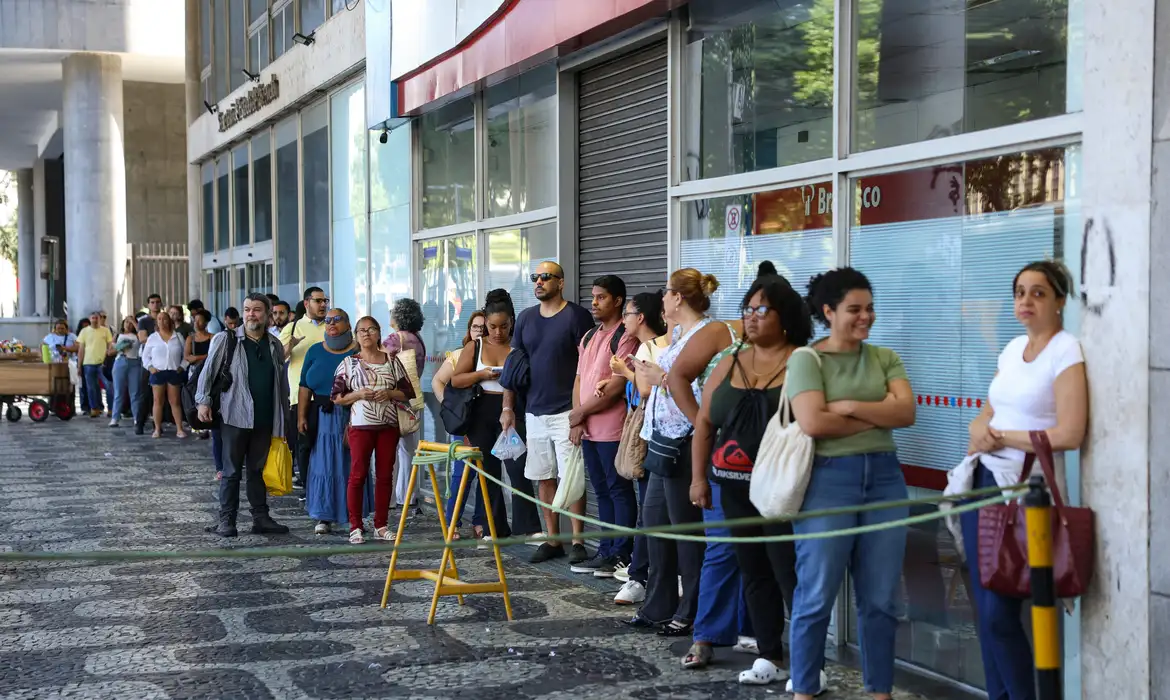Provas do concurso serão aplicadas em 228 cidades e no Distrito Federal no domingo (7) a partir das 13h