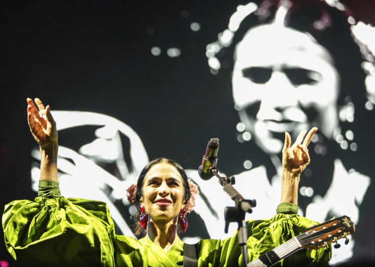 Com 15 mil pessoas e uma orquestra de peso, a cantora deu o tom da grandiosa turnê ‘Phonica’