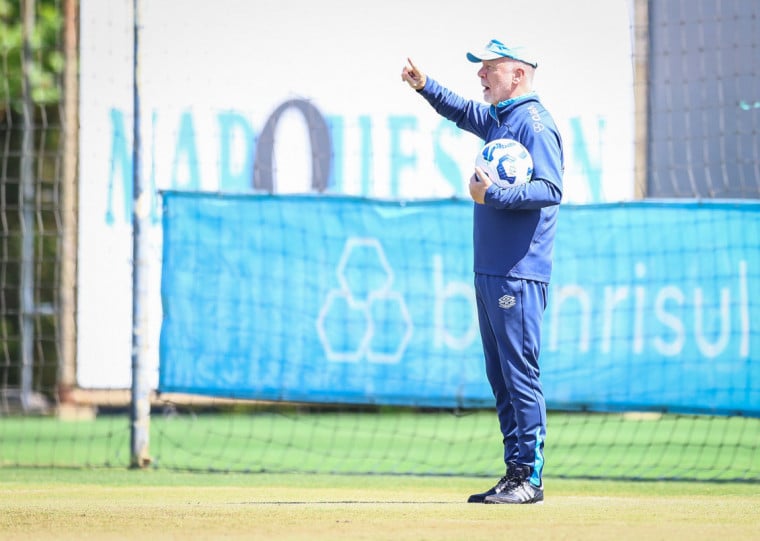 Futuro do técnico Mano Menezes deve ser decidido nos próximos dias