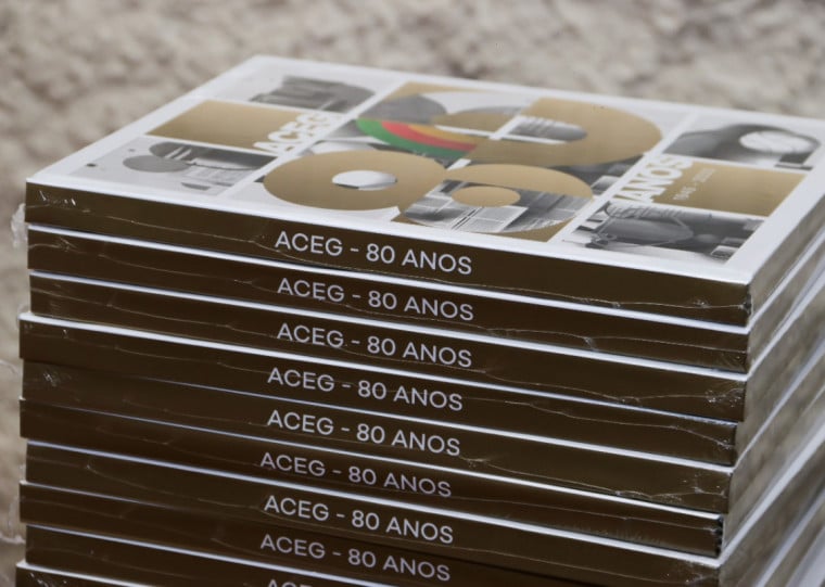 Obra reúne 180 páginas de história da ACEG e autores convidados