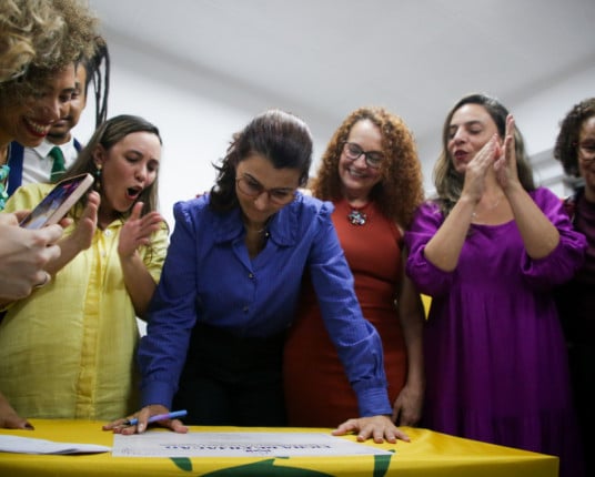 Manuela d'Ávila oficializa filiação ao PSOL em evento interno do partido