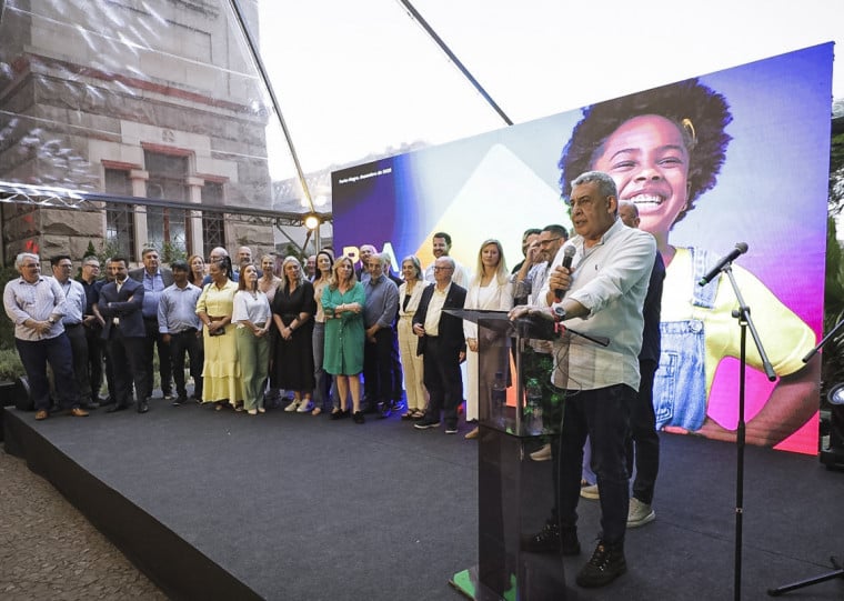 Melo e secretariado durante o lançamento do programa POA Futura