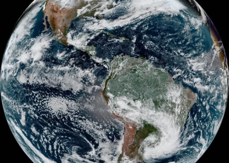 Imagem feita às 17h10min desta terça-feira mostra a dimensão do evento climático