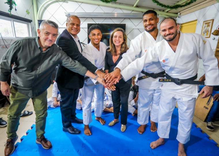 Evento também teve troca de faixas de alunos de projeto social