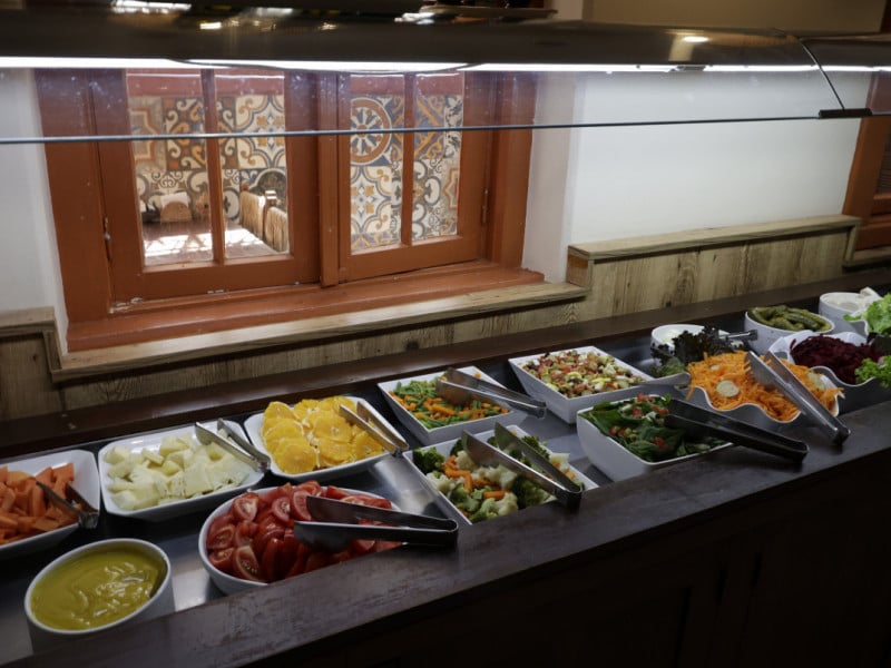 O buffet do restaurante &eacute; feito com insumos sem gl&uacute;ten<br />Foto: T&Acirc;NIA MEINERZ/JC