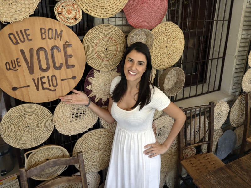 Brunna Aguiar &eacute; a propriet&aacute;ria do restaurante A Colher<br />Foto: T&Acirc;NIA MEINERZ/JC
