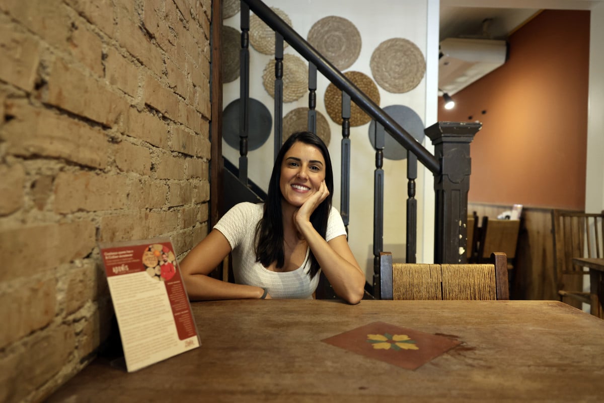 Restaurante A Colher serve exclusivamente produtos sem gl&uacute;ten. Bruna &eacute; a prorprit&aacute;ria do empreendimento. GE | T&Acirc;NIA MEINERZ/JC