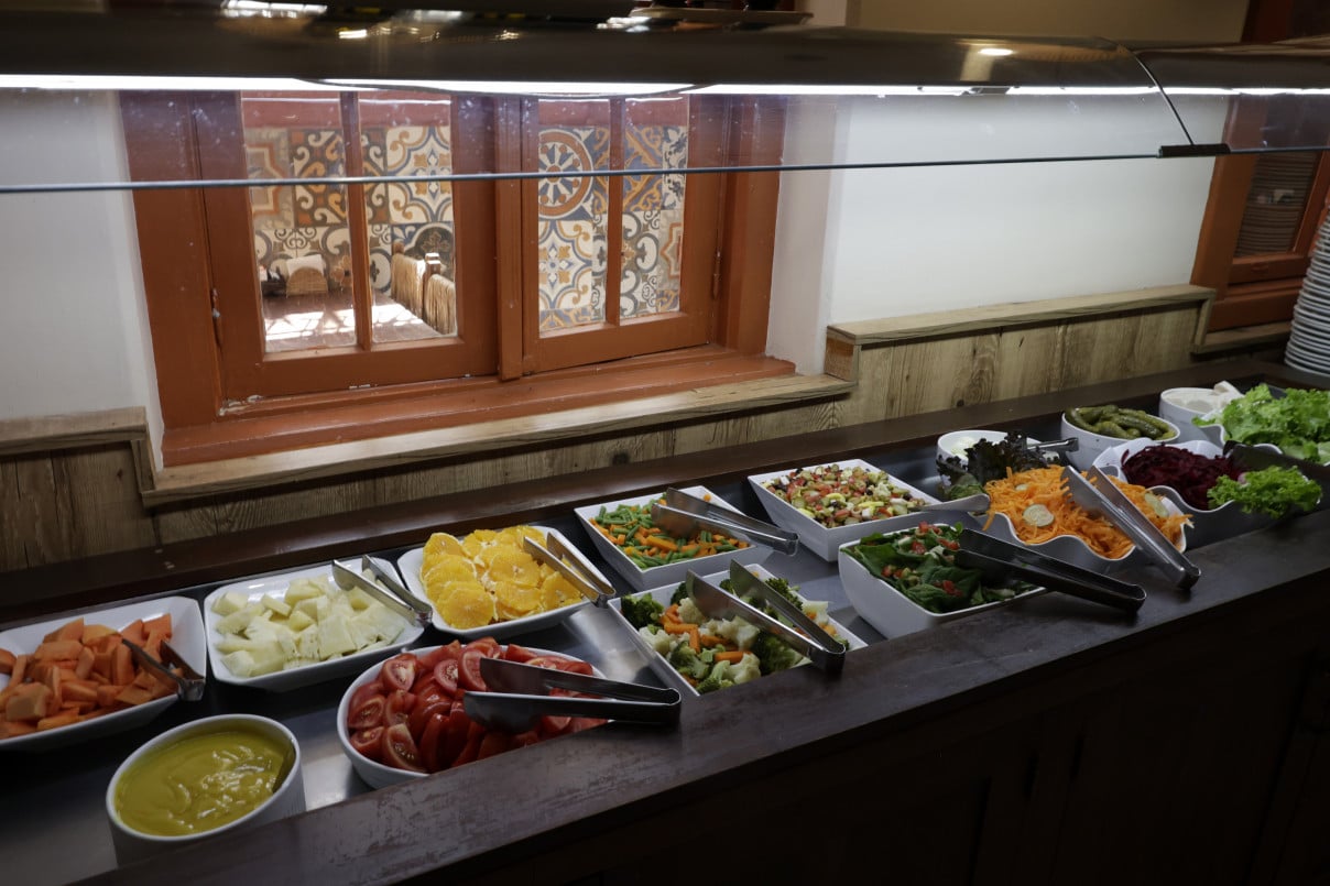 Restaurante A Colher serve exclusivamente produtos sem gl&uacute;ten. Bruna &eacute; a prorprit&aacute;ria do empreendimento. GE | T&Acirc;NIA MEINERZ/JC