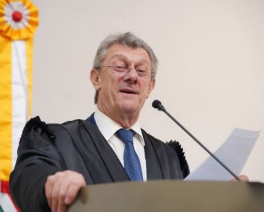 Iradir Pietroski é empossado presidente do TCE-RS