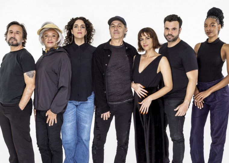 Peça dirigida por Dani Angelotti e protagonizada por Martha Nowill, traz Zeca Baleiro para o palco, em uma montagem que une música, dramaturgia e HQ

