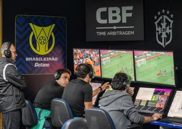 Intervenções do VAR atingem novo pico com 163 revisões no Brasileirão
