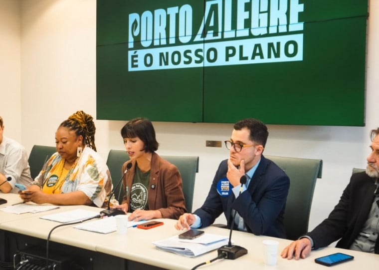 Da esquerda para direita, Alexandre Bublitz (PT), Grazi Oliveira (PSOL), Juliana de Souza (PT), Giovani Culau (PCdoB) e Aldacir Oliboni (PT) participaram da coletiva