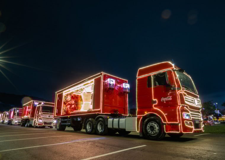 Com o tema "Pegue uma Coca-Cola e viva o Natal", atividade terá a presença de cinco caminhões em Porto Alegre 