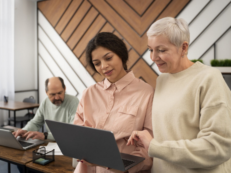 Aprender com outras gera&ccedil;&otilde;es &eacute; um ativo para empresas<br />Foto: FREEPIK/REPRODU&Ccedil;&Atilde;O/JC