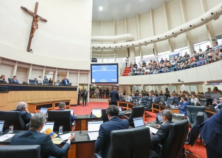 As universidades federais UFSC e IFSC não são afetadas, pois seguem legislação federal específica
